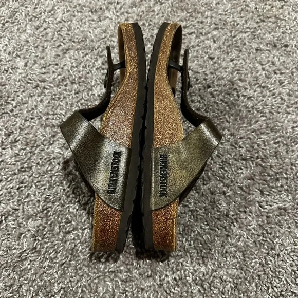 Birkenstock Gizeh Oiled Leather Olive color Sandals , size 36 EU , 5-5.5 US - Picture 5 of 12